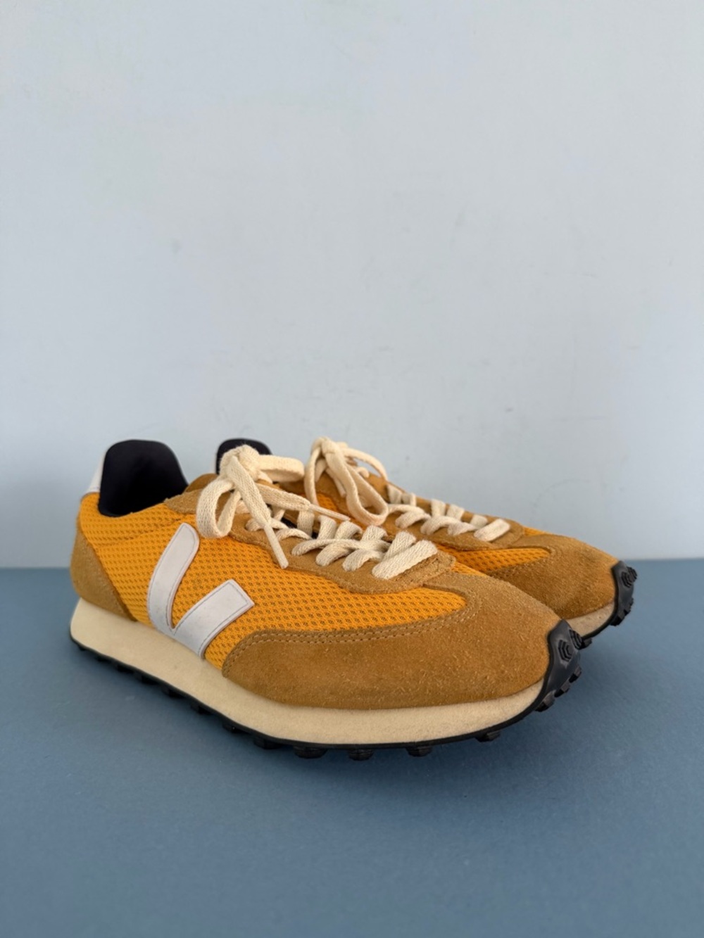 Veja Rio Branco Alveomesh Ouro White Suede Sneakers - Picture 3 of 11